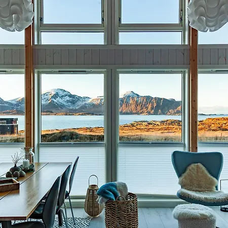 Vaeranes- Ny Hytte Med Flott Utsikt Ramberg Exterior photo
